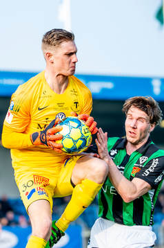 Trelleborgs målvakt Philip Mårtensson mot GAIS August