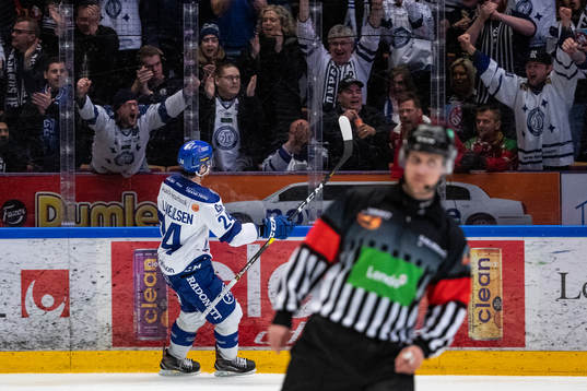 Leksands Thomas Valkvæ Olsen  jublar