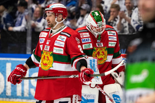 Moras målvakt Janne Juvonen deppar