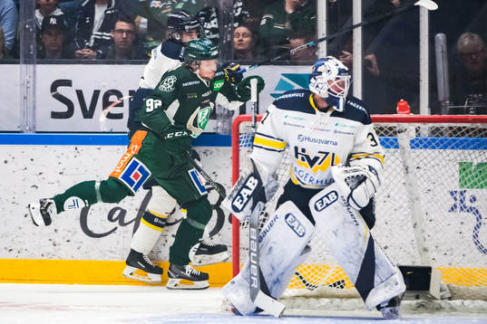 s Markus Lauridsen och målvakt Jonas Gunnarsson  och