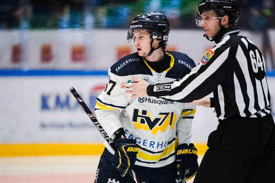 s Christoffer Törngren tilldelas en utvisning och