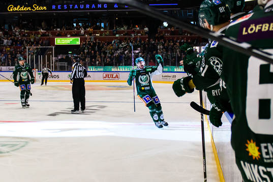 Färjestads Linus Johansson jublar