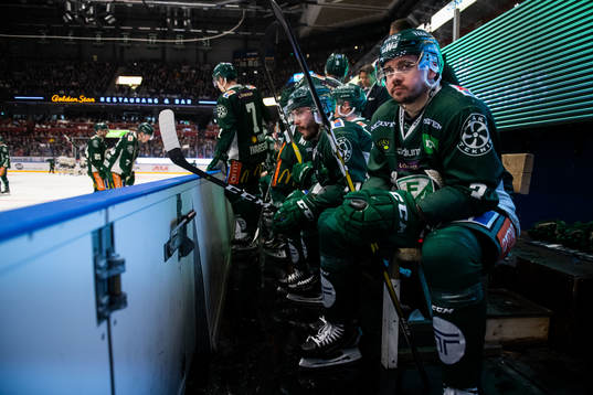Färjestads Jesse Virtanen och Jens Westin deppar