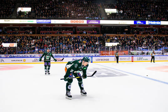 Färjestads Linus Johansson och Gustav Rydahl deppar