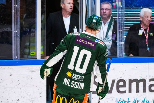 Färjestads Marcus Nilsson lämnar isen