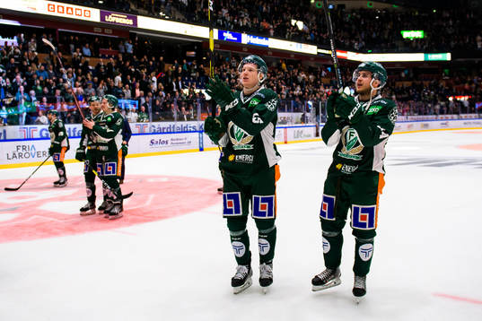 Färjestads Gustav Rydahl och Michael Lindqvist jublar och