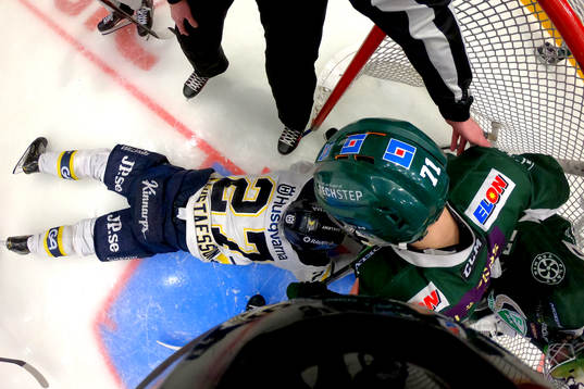 s David Gustafsson och Färjestads Jesse Virtanen
