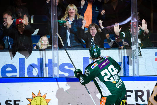 Färjestads Oskar Steen jublar