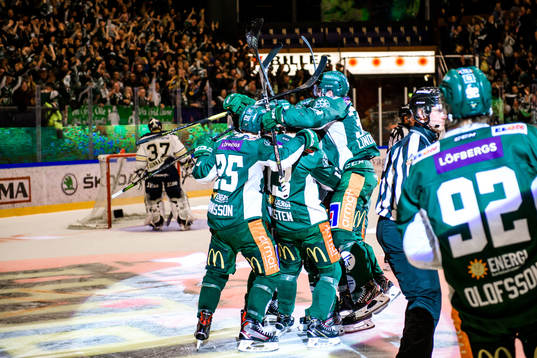 Färjestads spelare jublar