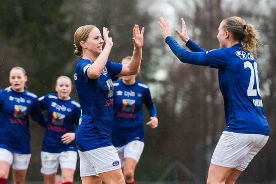 Natasha Khalila Dowie of Vålerenga celebrates with