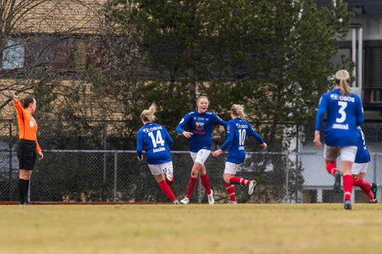Maruschka Waldus celebrates
