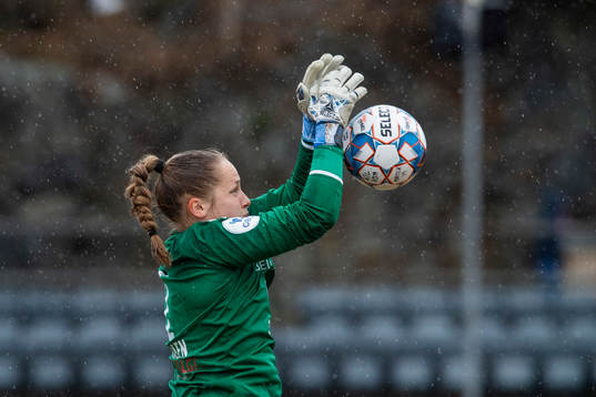 Goalkeeper Aurora Mikalsen of Kolbotn