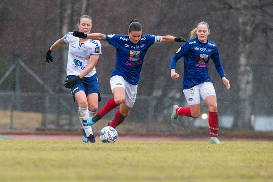 Isabell Herlovsen of Kolbotn and Sherida Spitse of