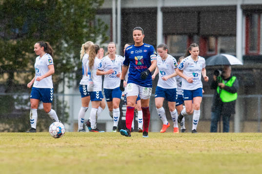 Sherida Spitse of Vålerenga looks dejected