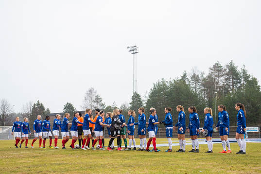 The players of Vålerenga and Kolbotn