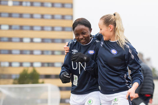 Njoya Ajara Nchout and Victoria Ludvigsen of Vålerenga