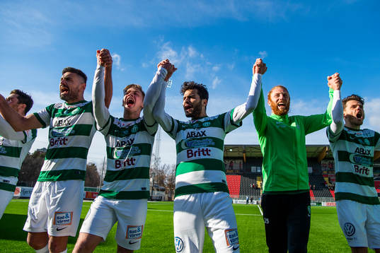 Västerås spelare jublar