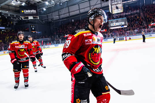 Luleås Erik Gustafsson jublar