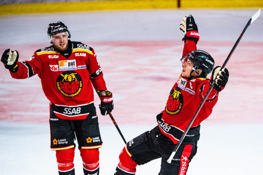 Luleås Robin Kovacs och Erik Gustafsson jublar