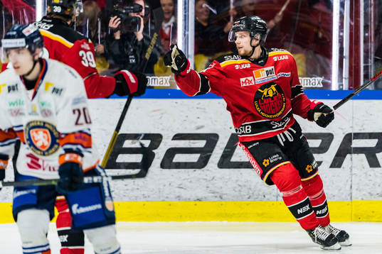Luleås Petter Emanuelsson jublar