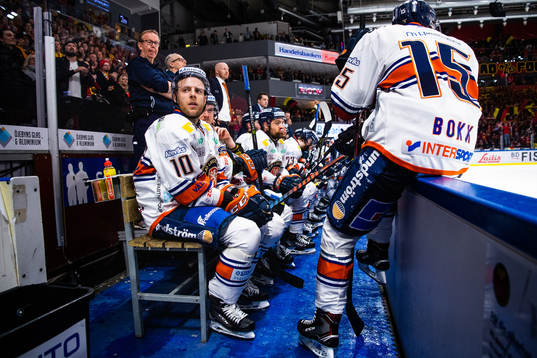 Växjös Kris Versteeg och Dominik Bokk deppar