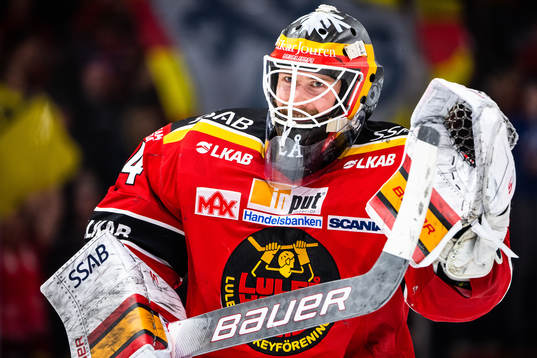 Luleås målvakt Joel Lassinantti jublar