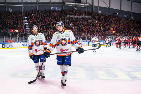 Växjös Kris Versteeg och Pontus Holmberg  deppar