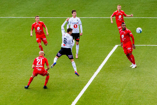 Vebjørn Hoff of Odd scores the 1-1 goal