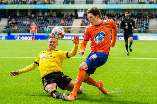Eirik Wichne of Start and Sondre Brunstad Fet of Aalesund
