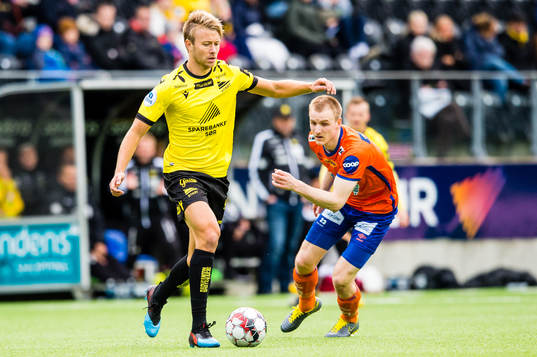 Henrik Robstad of Start and Torbjørn Agdestein of Aalesund