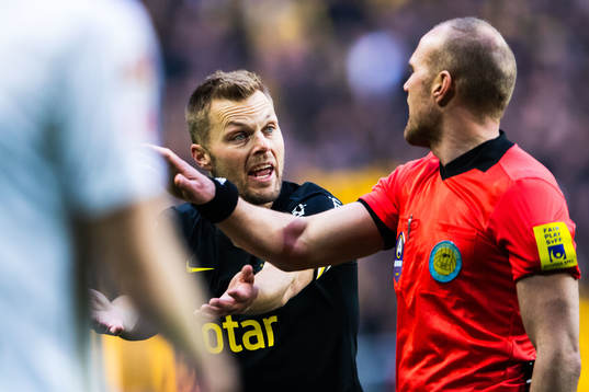 s Sebastian Larsson reagerar