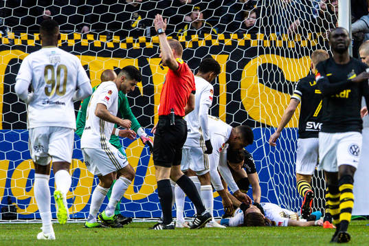 Östersunds Tom Pettersson har ont