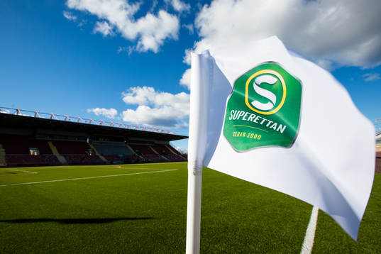 Hörnflagga med Superettan logo