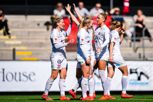 Rosengårds Anja Mittag jublar med lagkamrater