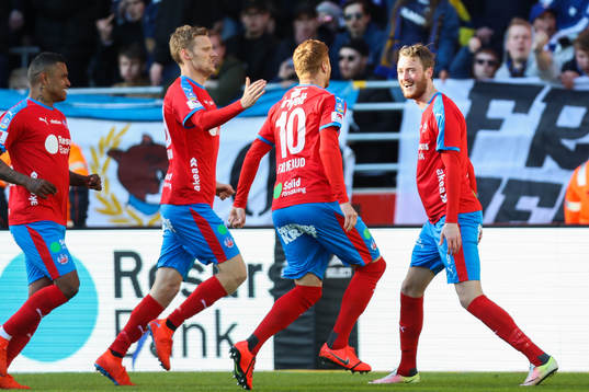 Helsingborgs Rasmus Jönsson jublar med lagkamrater
