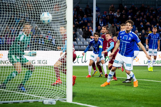 Magnus Eikrem of Molde scores 1-1