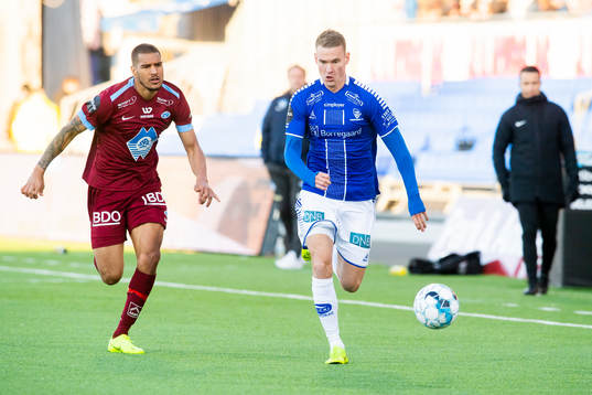Ohi Omoijuanfo of Molde and Jon-Helge Tveita of Sarpsborg 08