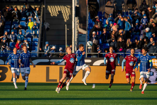 Erling Knudtzon of Molde and Ole Jørgen Halvorsen of