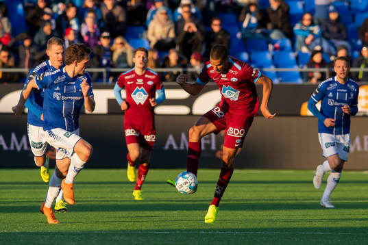 Jørgen Horn of Sarpsborg 08 and Ohi Omoijuanfo of Molde