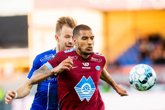 Nicolai Næss of Sarpsborg 08 and Ohi Omoijuanfo of Molde