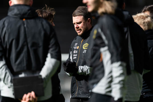 manager Jimmy Thelin