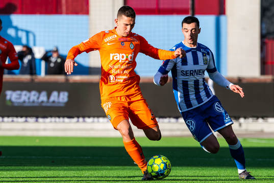 AFC Eskilstunas Adnan Kojic och IFK Göteborgs Giorgi