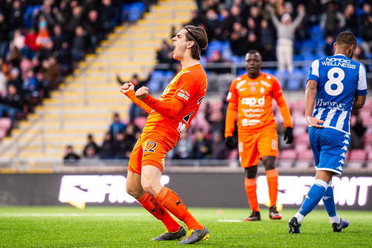 AFC Eskilstunas Adi Nalic jublar