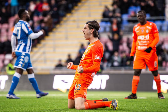 AFC Eskilstunas Adi Nalic jublar
