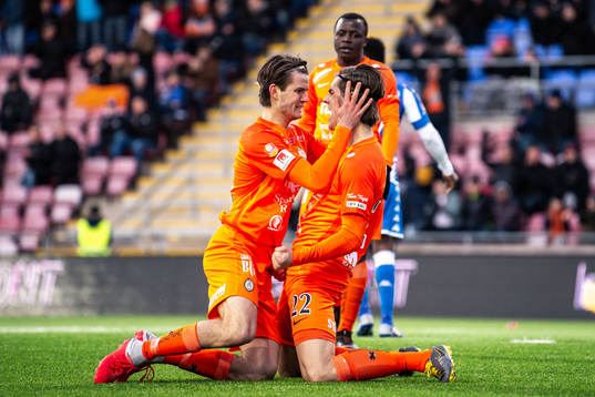 AFC Eskilstunas Adi Nalic och Wilhelm Loeper jublar