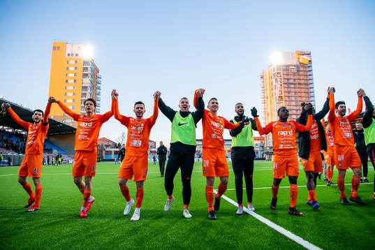 AFC Eskilstunas spelare jublar