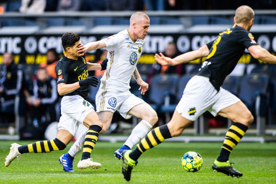 s Tarik Elyounoussi och Östersunds Thomas Poppler Isherwood
