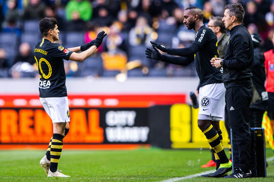 s Tarik Elyounoussi byter med Henok Goitom