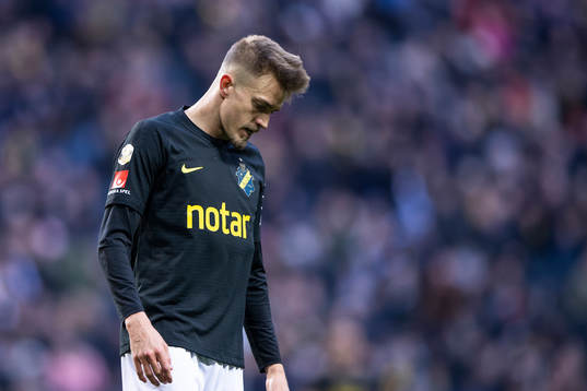 s Rasmus Lindkvist deppar