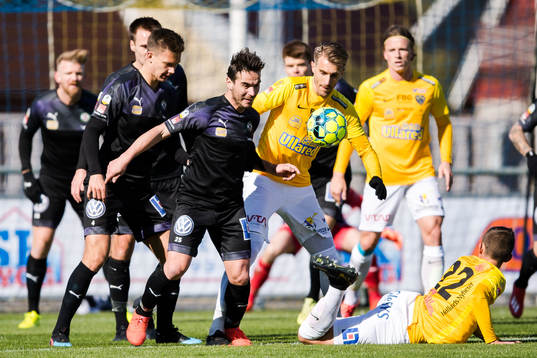 Falkenbergs Tobias Karlsson och Örebros Nordin Gerzic
